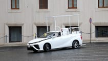 toyota-mirai-popemobile-02.jpg