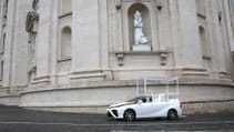 toyota-mirai-popemobile-03.jpg