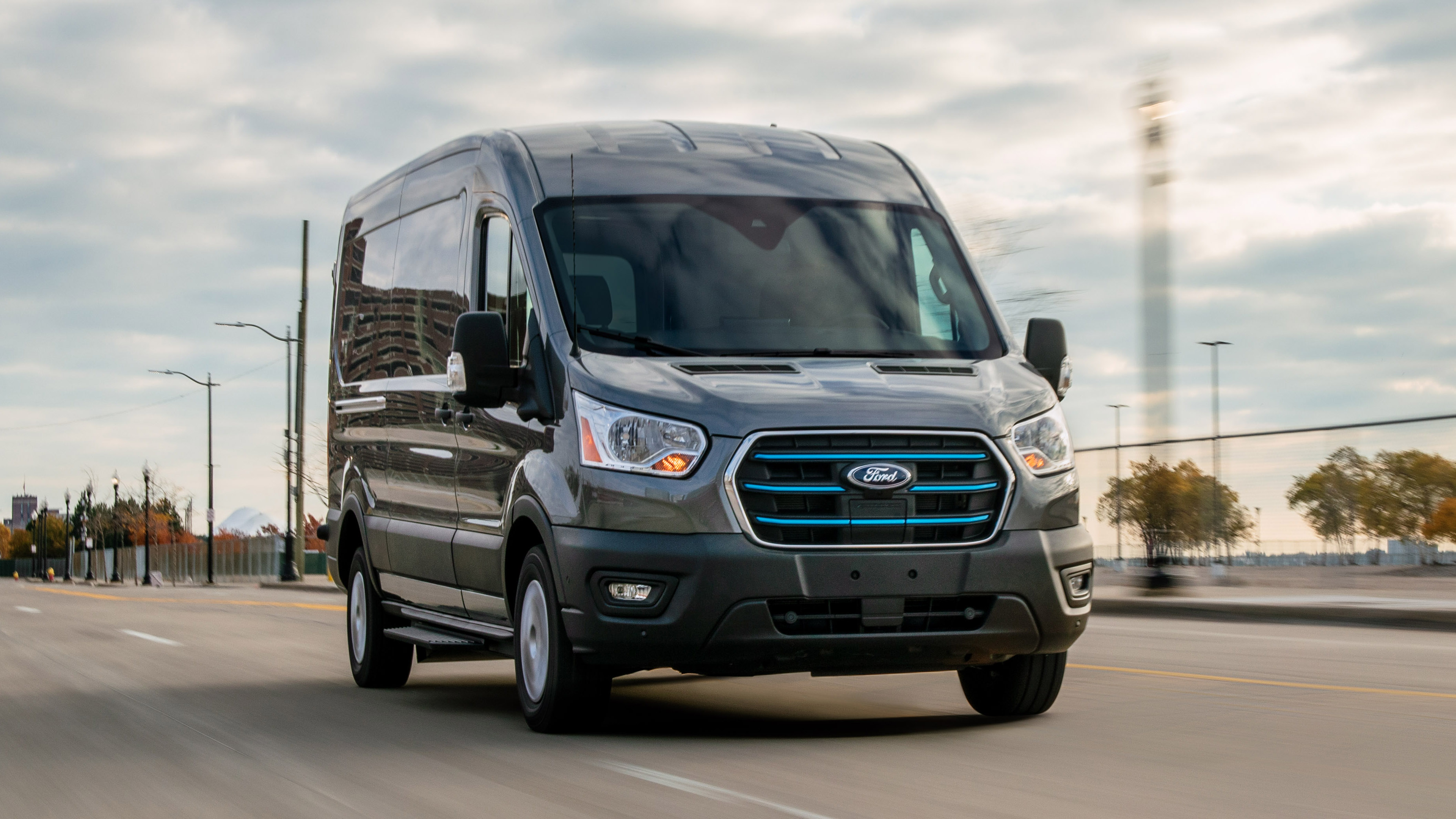 all-new_ford_e-transit_05.jpg