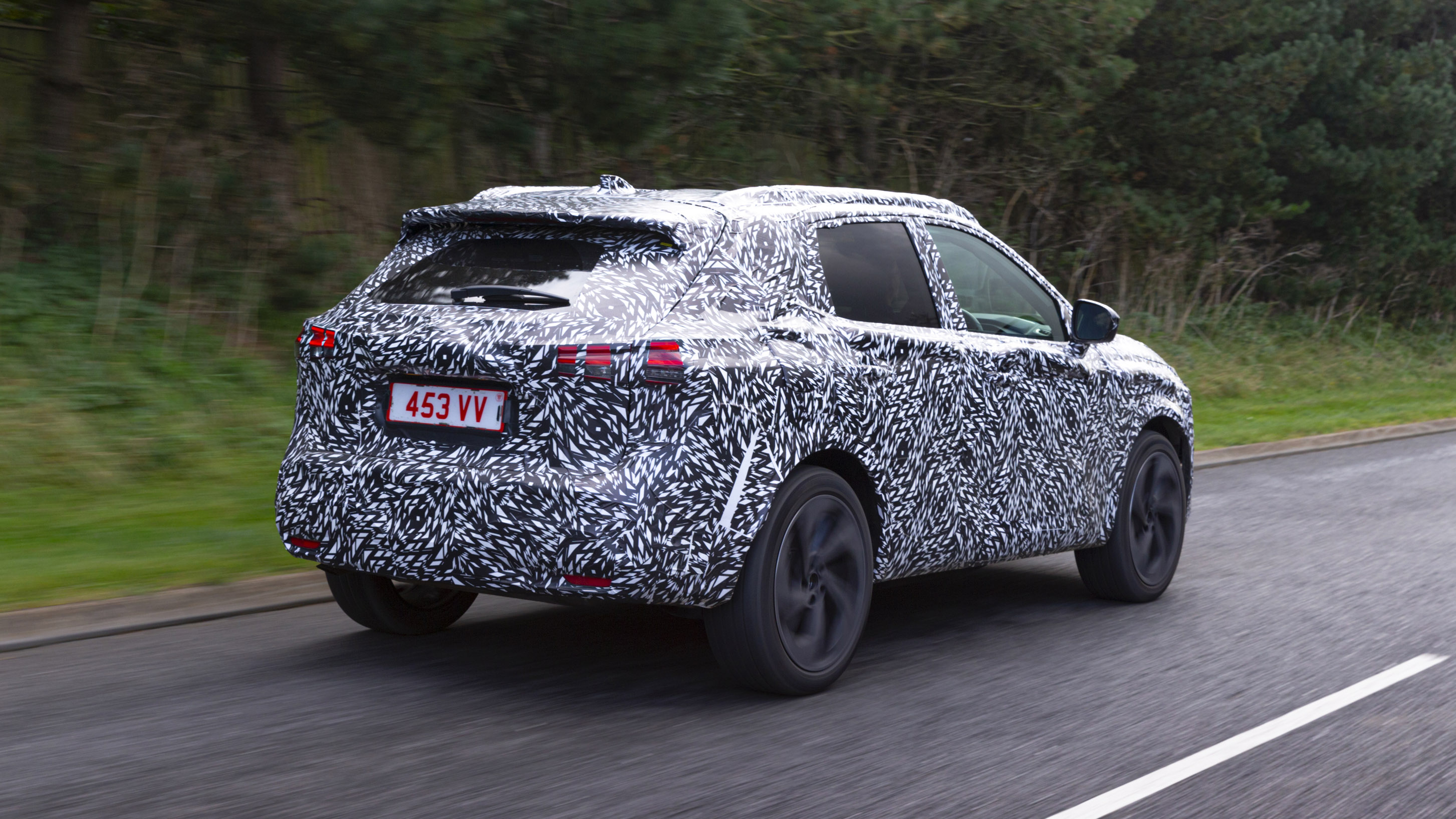 new_nissan_qashqai_camo_11.jpg