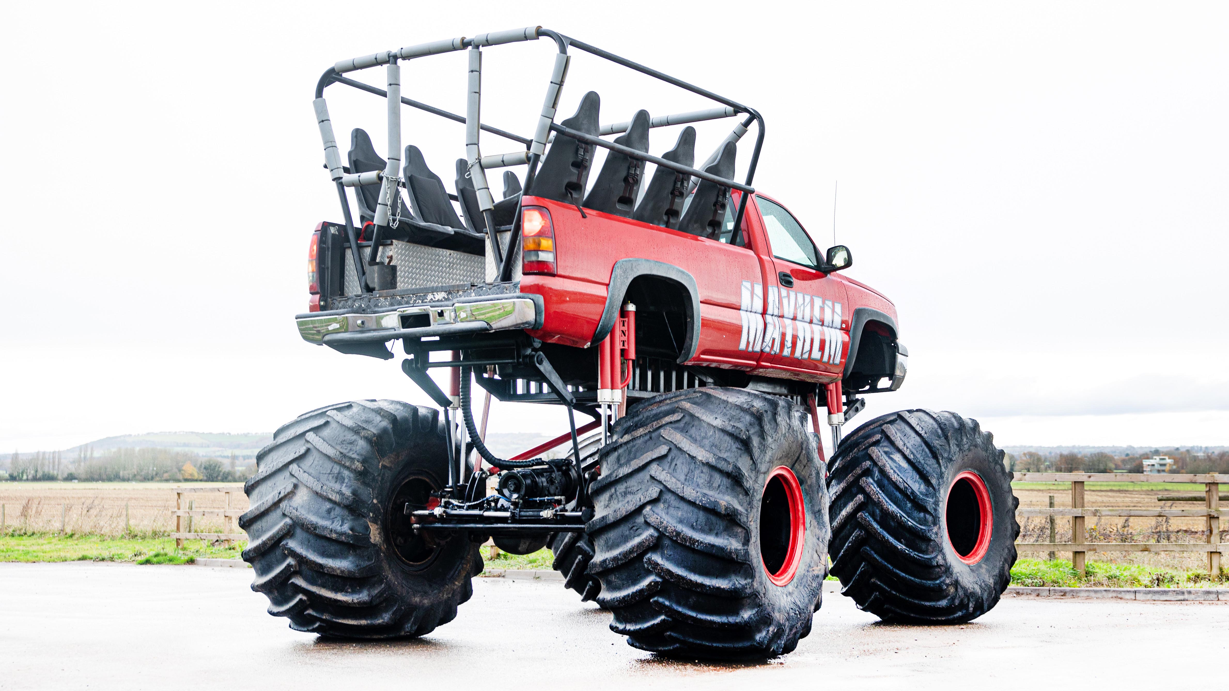 2013_chevrolet_silverado_mayhem_monster_truck_2.jpg