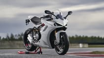 ducati_supersport_950_s_ambience_19_uc210970_high.jpg