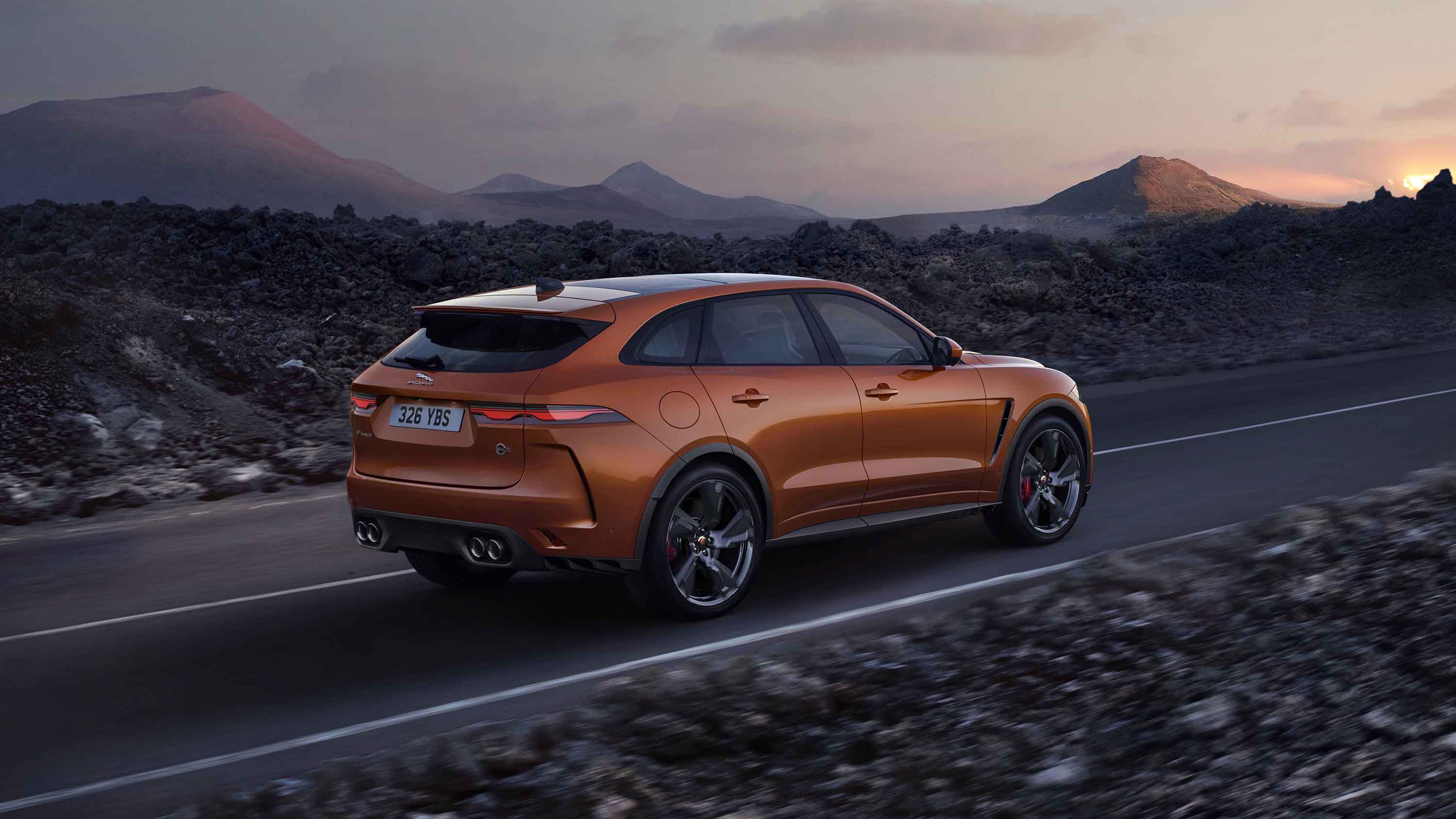 jag_f-pace_svr_21my_33_dynamic_02glhd_021220.jpg