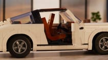 9_targa_detail_tilting_seat.jpg