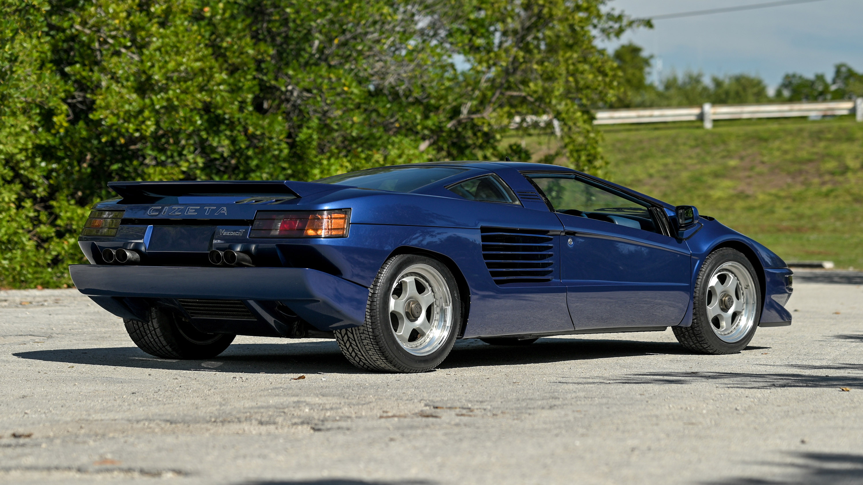 1993-cizeta-v16t-_1.jpg