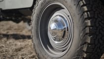 icon-fj44-old-school-edition-hub-cap-closeup.jpg