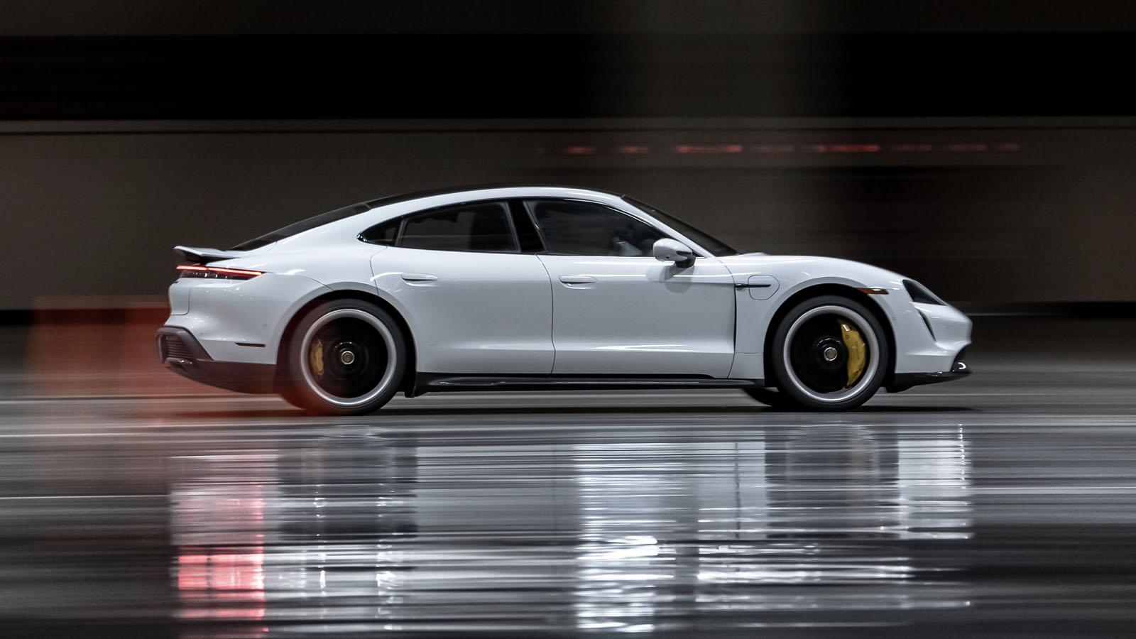 taycan_turbo_s_indoor_speed_record_003_dsc_3208.jpg