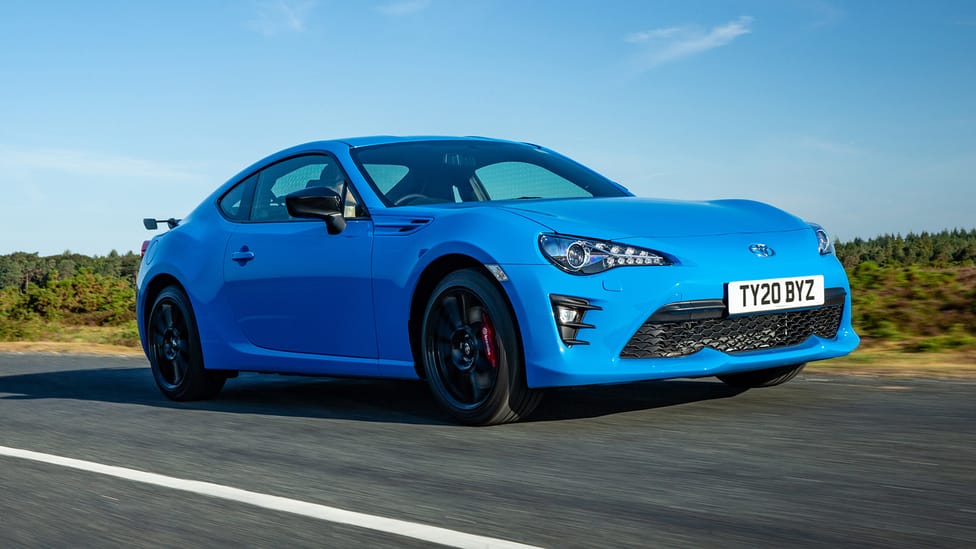 gt86-blue-edition-dynamic-7.jpg