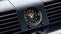 l_classic_trophy_100221_36.jpg