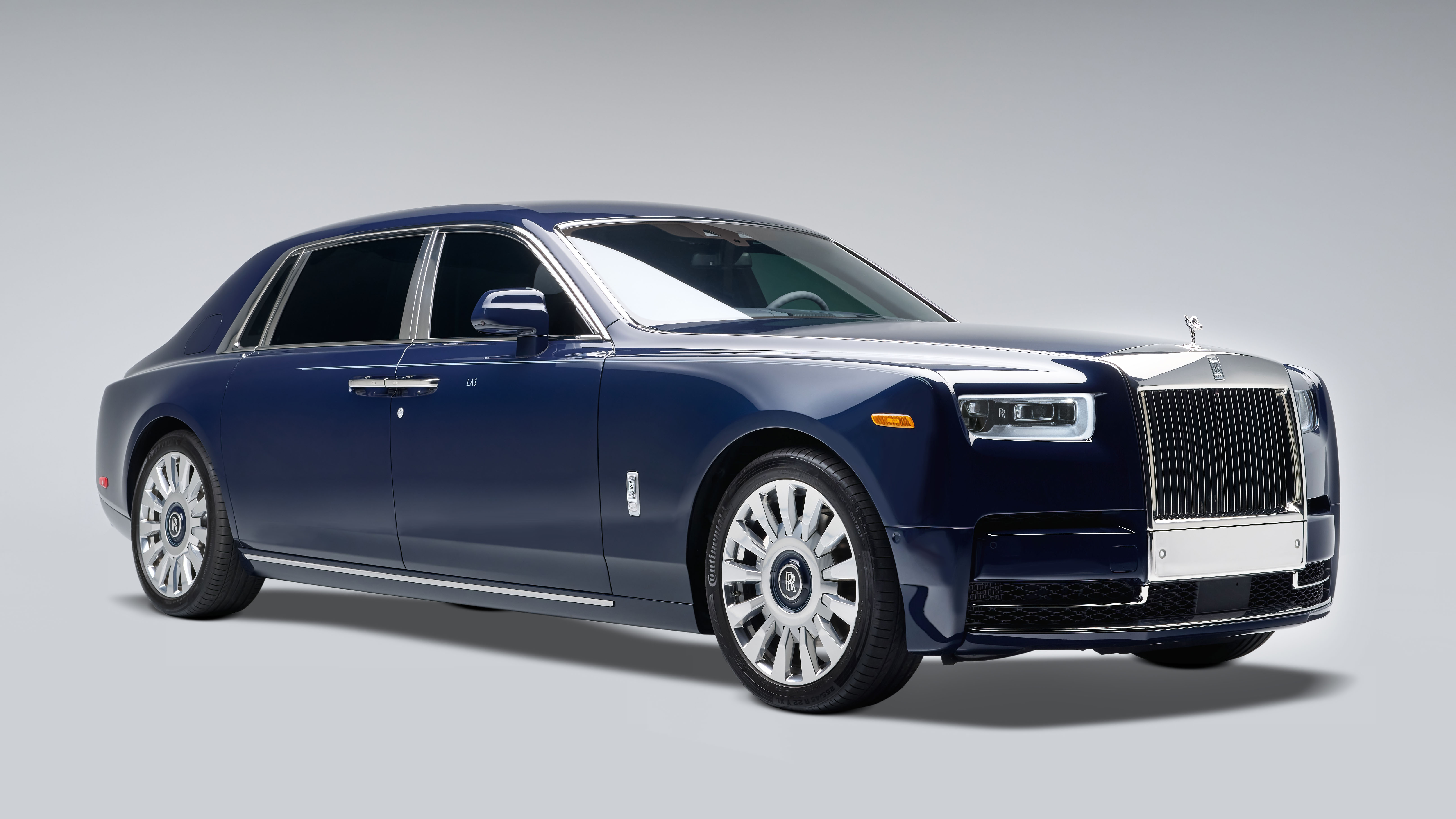 jbs-2021rollsroycephantom-8angles-003_edited.jpg