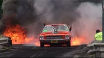 BLOWN V8 HOLDEN HQ ( KRANKY ) CATCHES FIRE IN THE BURNOUT FINALS AND LIGHTS UP KANDOS