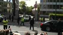 Barack gets car stuck at Dublin Embassy May 23rd 2011