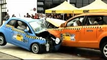 Crashtest Audi Q7 vs. Fiat 500