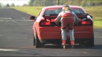 200 km/h on roller skates behind a Dodge Challenger SRT8!!