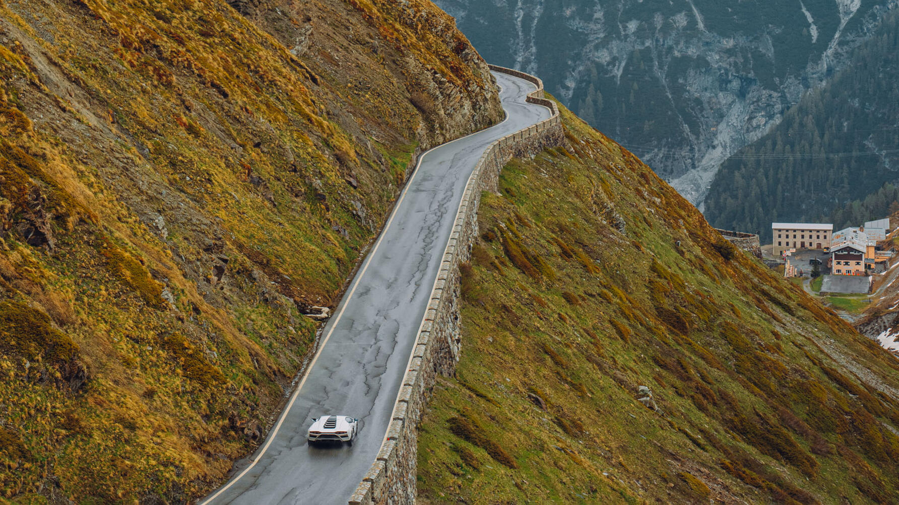 Lamborghini Countach vs Stelvio 