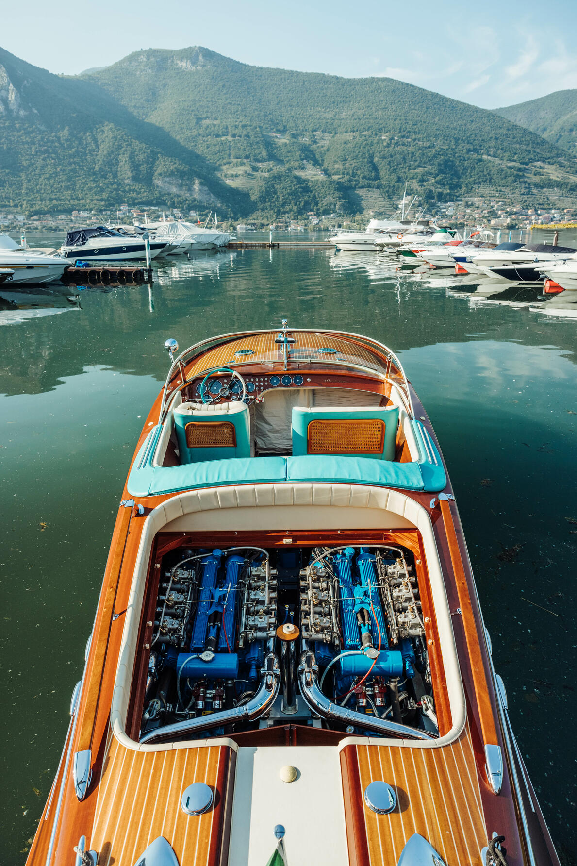 Lambo Aventador Ultimae V12 vs Riva Aquarama Lamborghini 