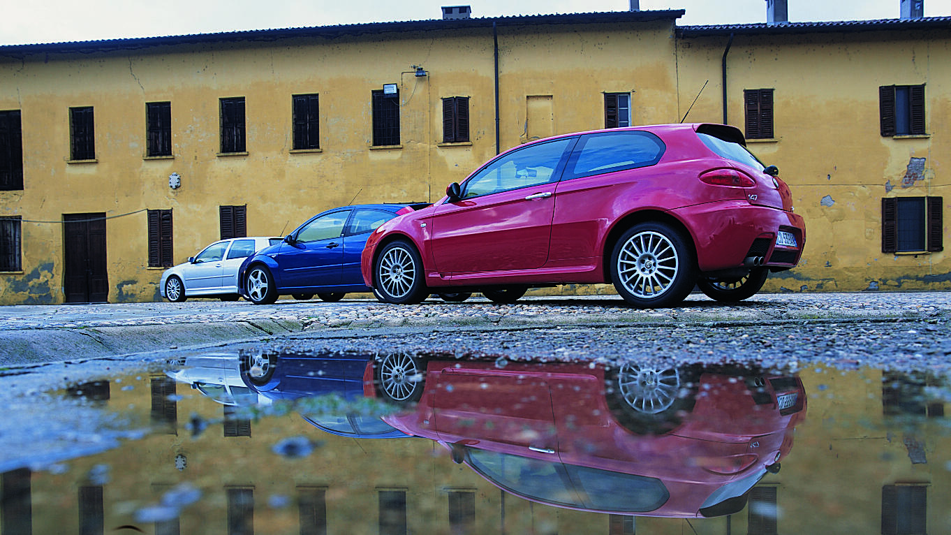 Ford Focus RS vs 147 GTA vs Golf R32