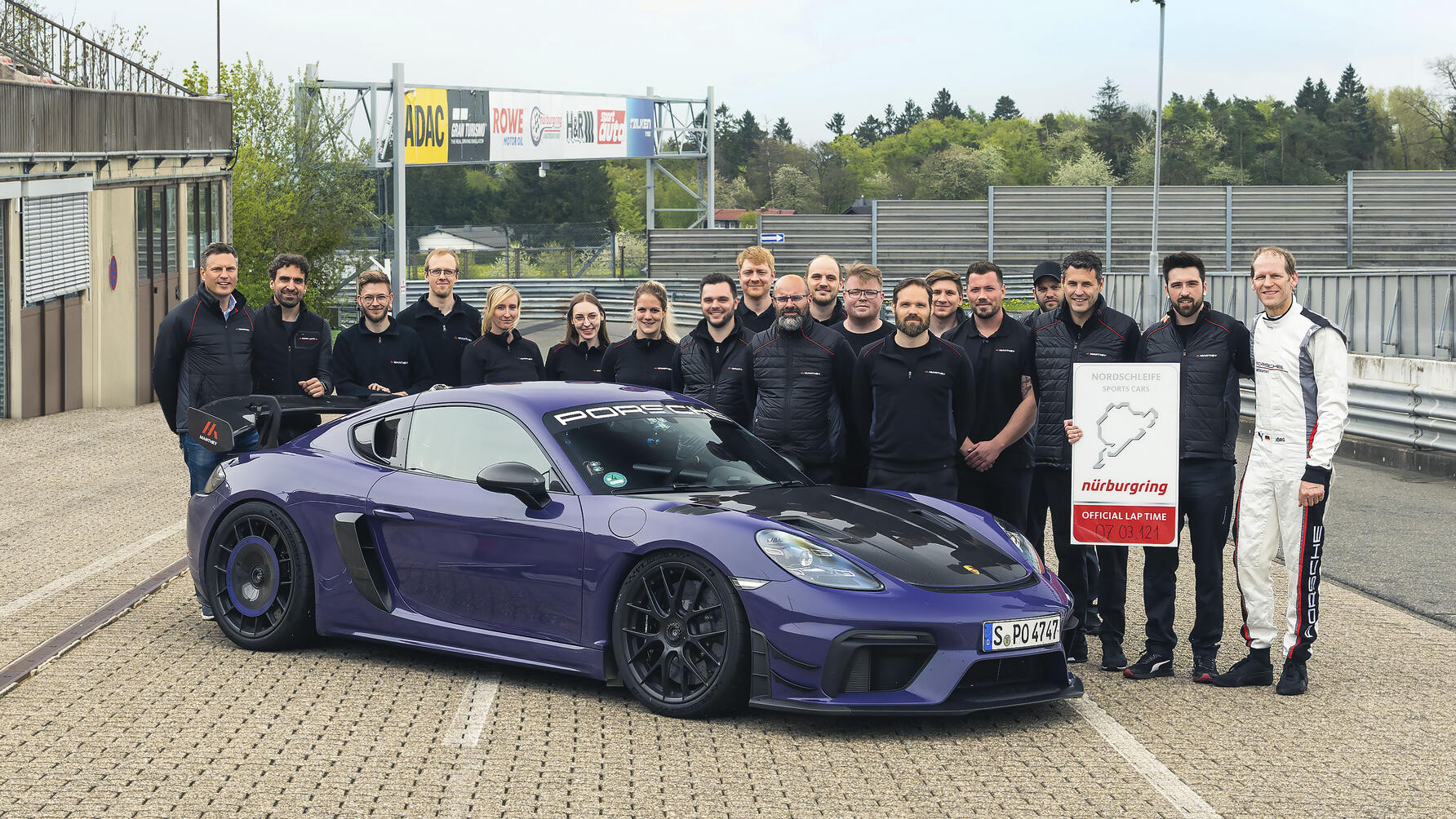 Porsche 718 Cayman GT4 RS with the Manthey Kit 2023
