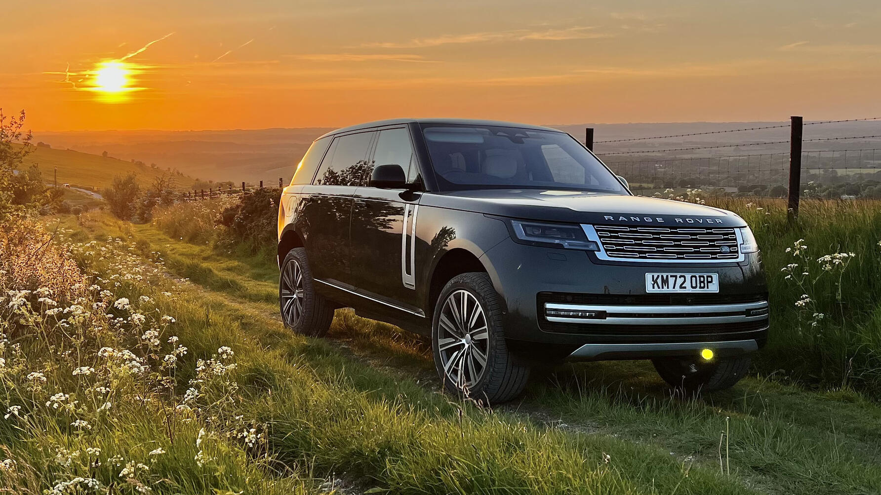 Range Rover 400e Autobiography