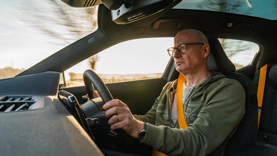 BMW i4 vs Polestar 2 driving